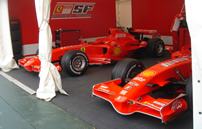 Ilustrando o mesmo visual dos carros, referente as regras e regulamentos da Fórmula 1 em 2015