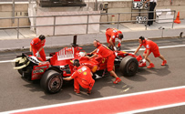Ilustrando a área dos boxes, referente as regras e regulamentos da Fórmula 1 em 2015