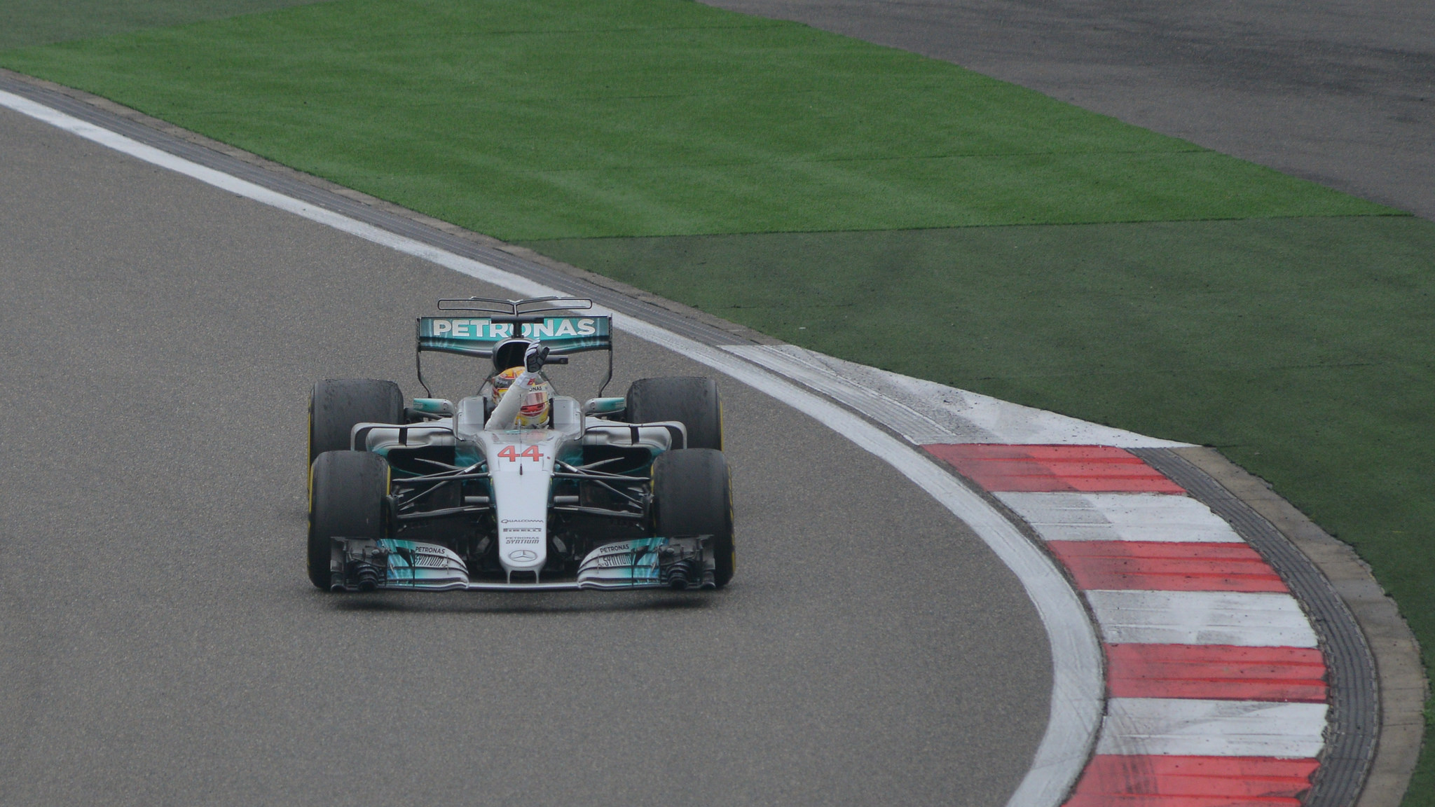 Lewis Hamilton, Piloto de Fórmula 1, em 2017 - Flickr - emperornie 