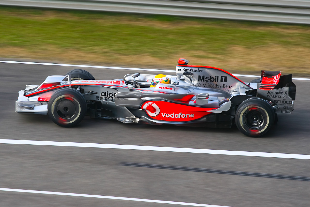 Lewis Hamilton, Piloto de Fórmula 1, em 2008 - wikipedia Tim Wang f  - 
