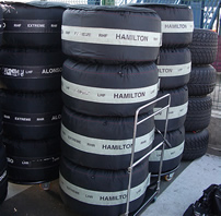 Ilustrando os pneus, referente as regras e regulamentos da Fórmula 1 em 2015